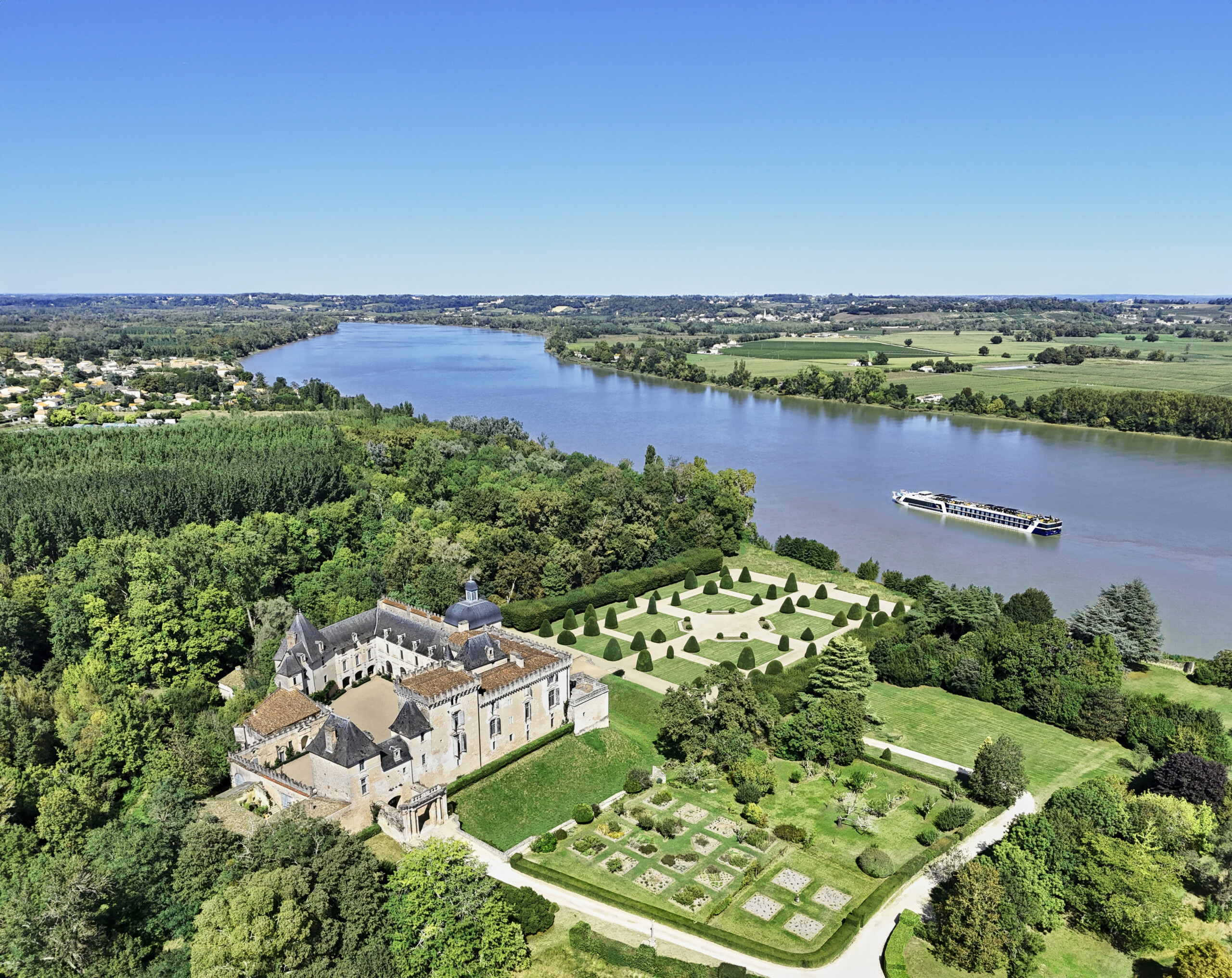 AmaDolce_Exterior_FR_Libourne_Chateau-de-Vayres_Dordogne_Sep2024_PhotogCB_DJI_14142749_0096_D_edit-scaled